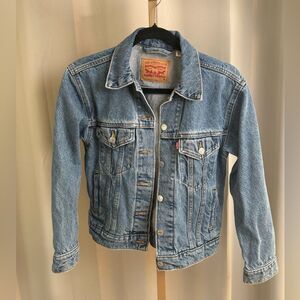 Levi’s Denim Jean Jacket Women’s Size XS Medium Wash